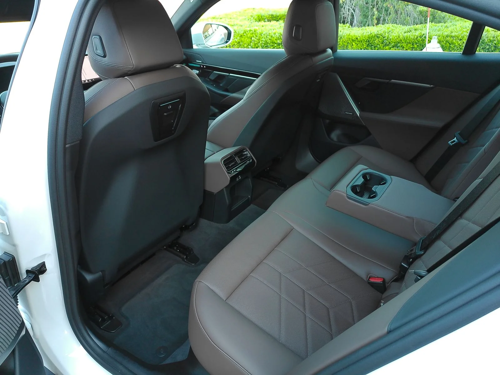 Used 2024 White BMW 530i xDrive image 36