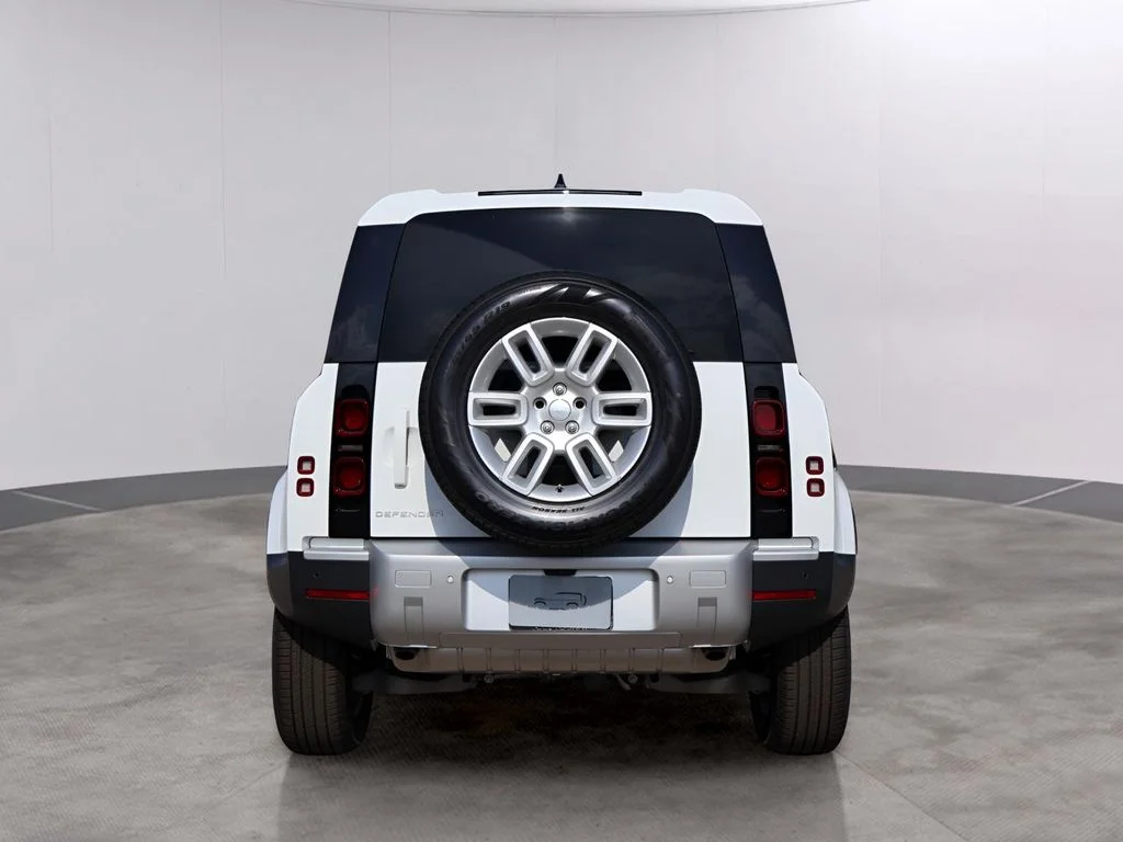 Certified Used 2025 Fuji White Land Rover S image 6
