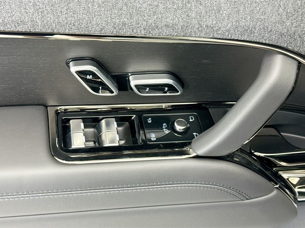 New 2026 Fuji White Land Rover Dynamic SE image 22
