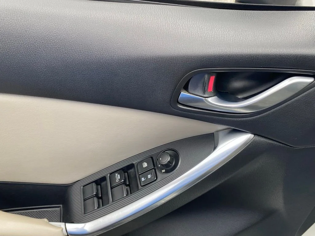 Used 2013 White Mazda Grand Touring image 22