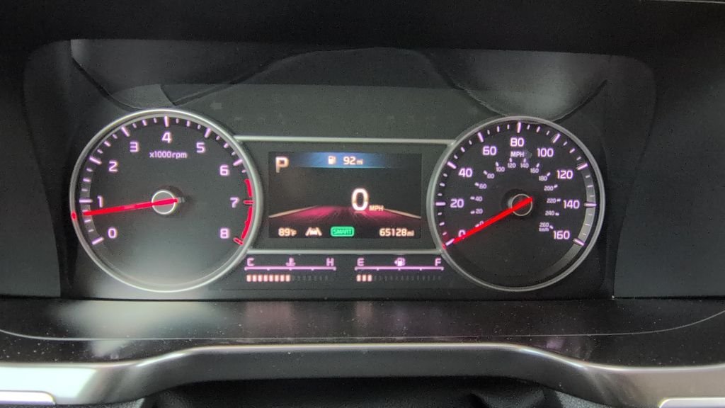 Used 2022 White Kia LX image 20