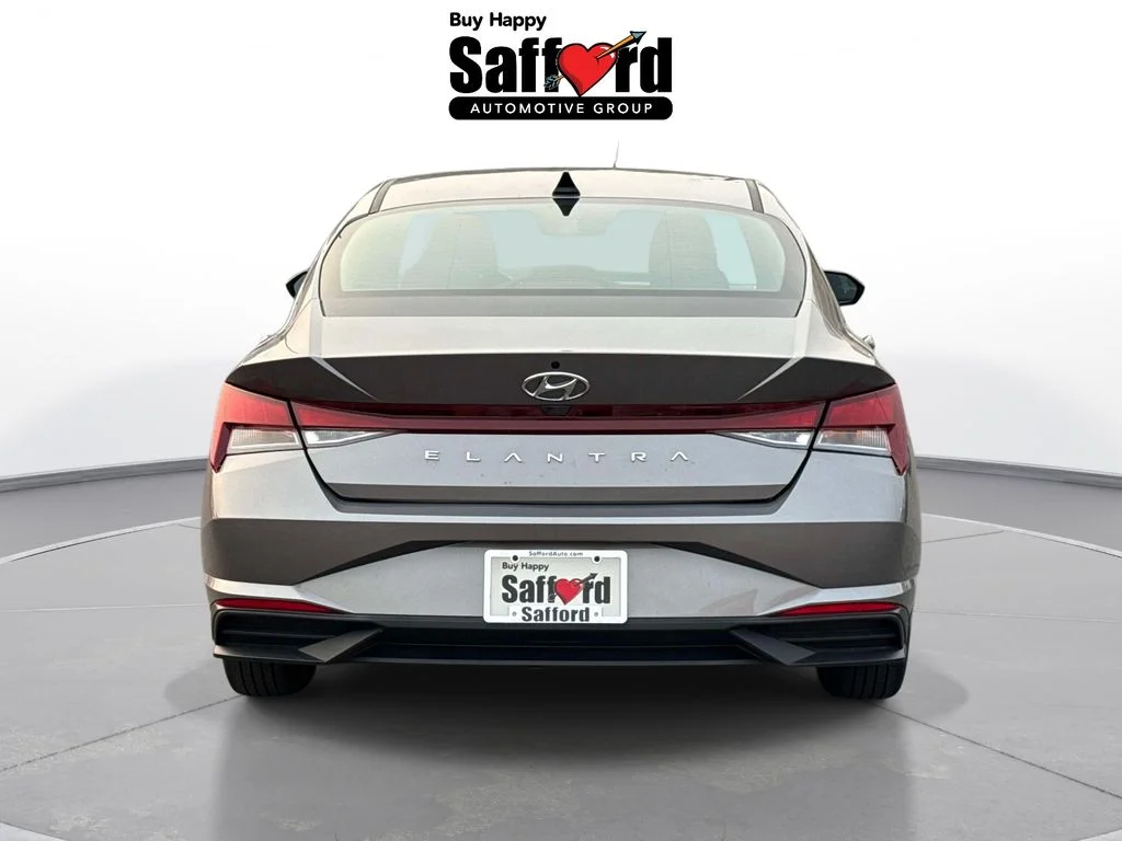 Used 2023  Hyundai SE image 6