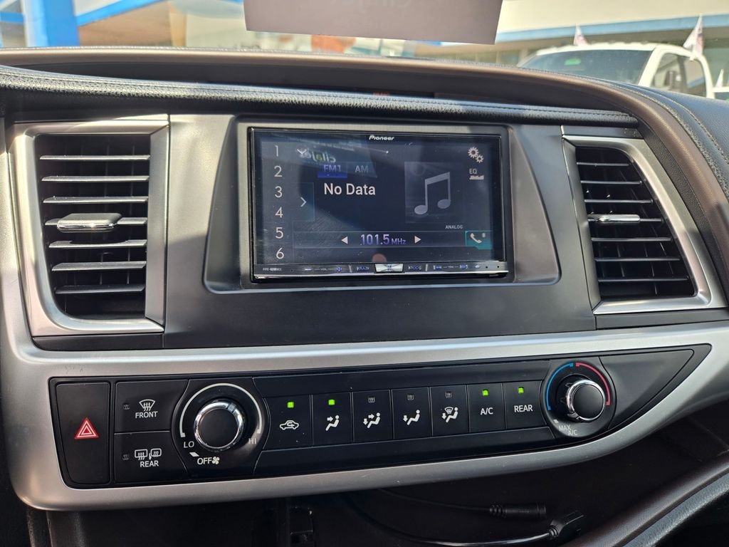 Used 2015 White Toyota LE image 15