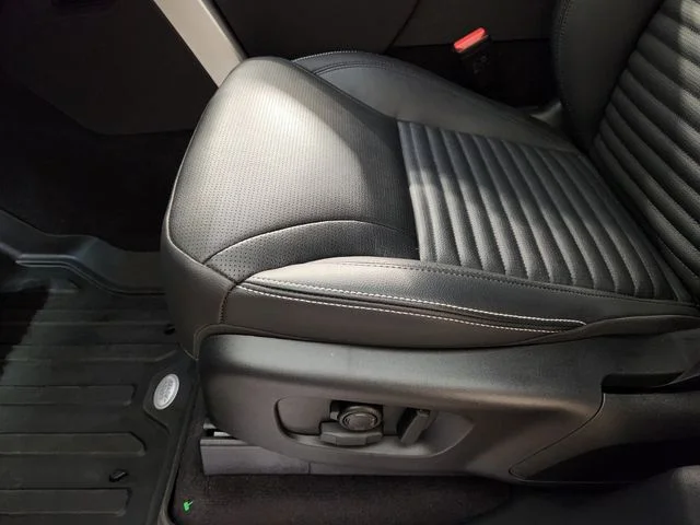 Used 2025 Black Land Rover S image 24