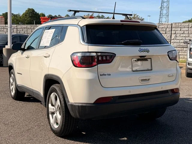 Used 2019 White Jeep Latitude image 3