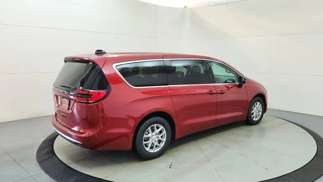 New 2027 Red Hot Pearl-Coat Exterior Paint Chrysler Select image 10