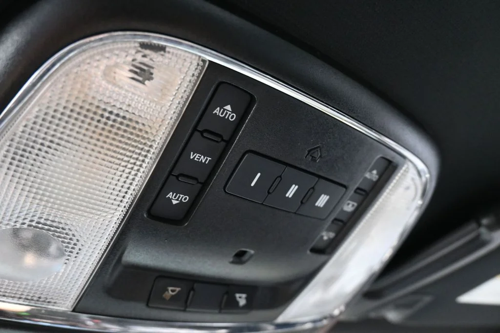 Used 2020 Granite Crystal Metallic Clearcoat Chrysler S image 26