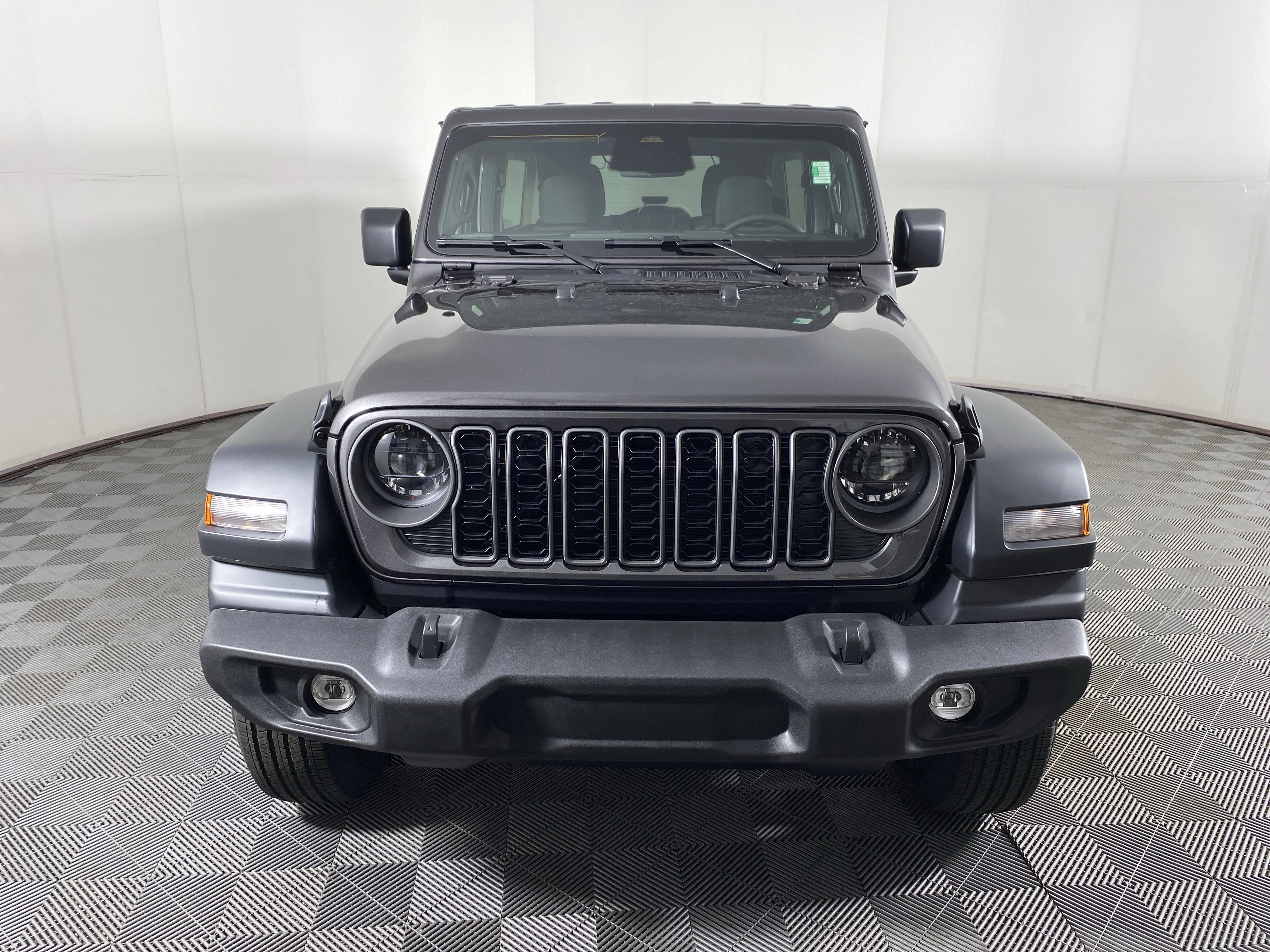 New 2026 Granite Crystal Metallic Clear-Coat Exterior Paint Jeep Sport S image 10