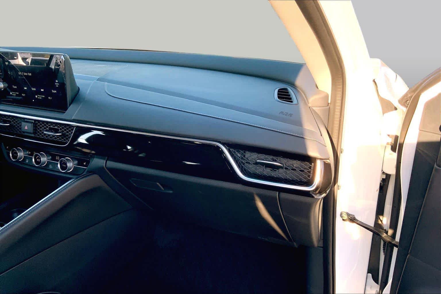 Used 2025 Platinum White Pearl Acura  image 18