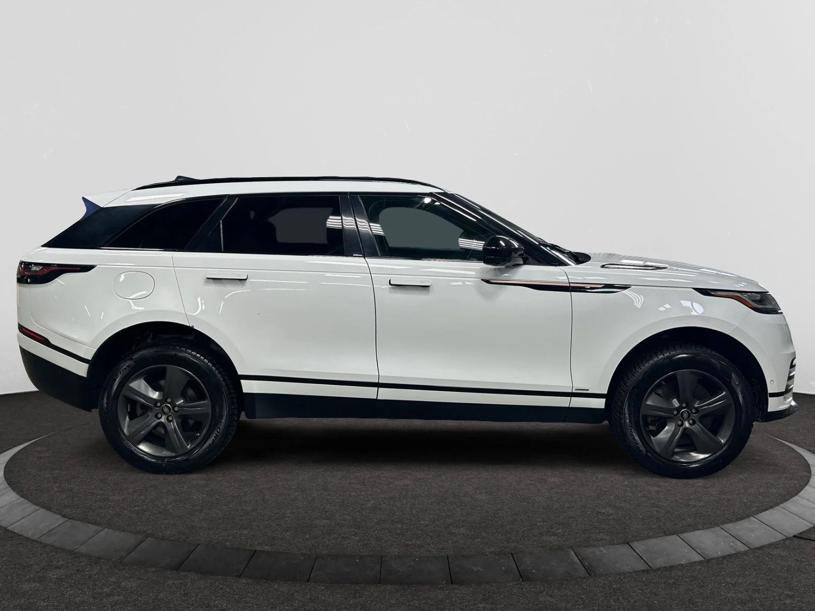 Used 2021 WHITE Land Rover R-DYNAMIC S image 6