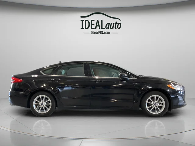 Used 2019 Black Ford SE image 4