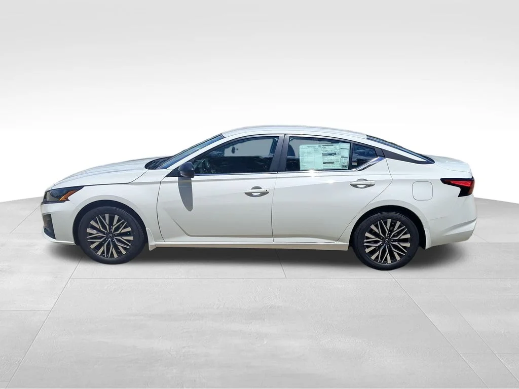 New 2026 White Nissan 2.5 SV image 2