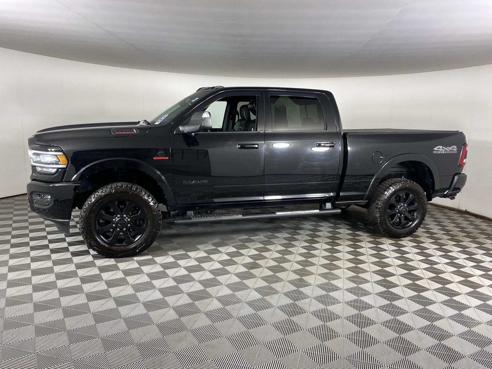 Used 2021 Diamond Black Crystal Pearlcoat Ram Laramie image 4