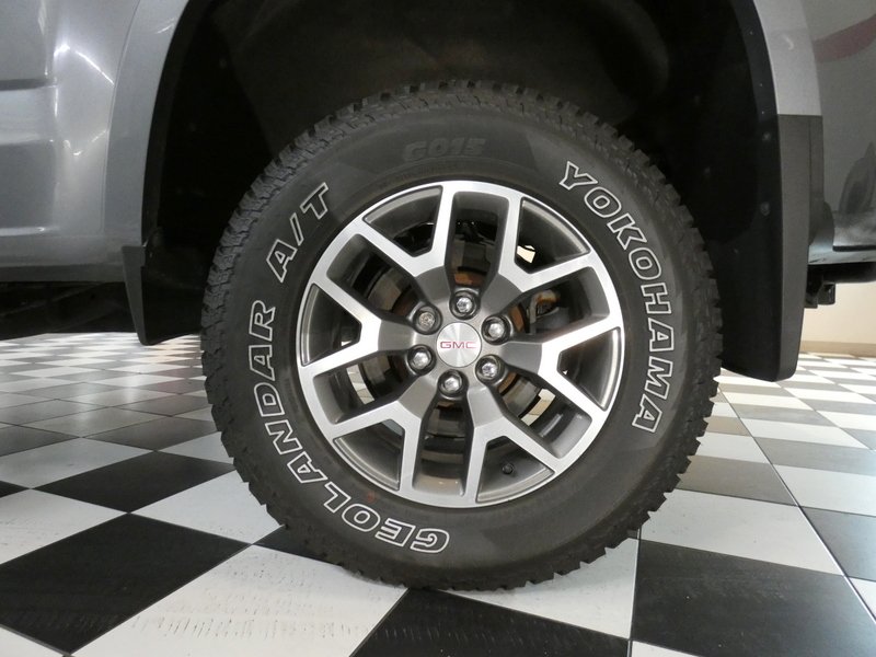 Used 2022 GRAY GMC 4WD Crew Cab 128" AT4 w/Cloth image 7