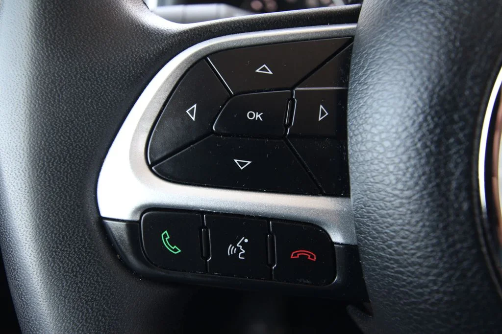 Used 2021 Black Jeep Latitude image 19