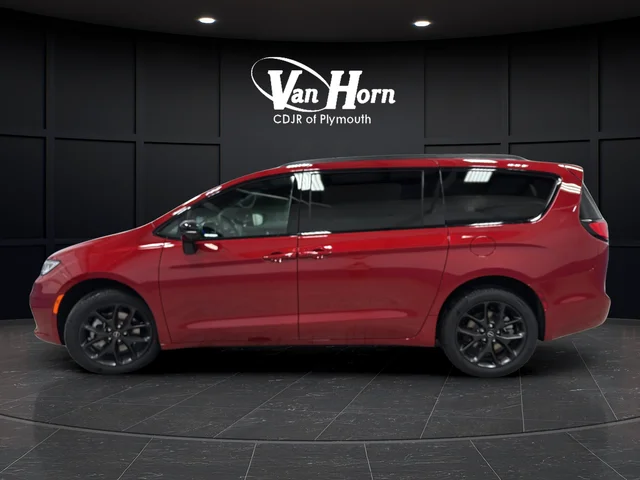New 2026 Red Hot Pearl-Coat Exterior Paint Chrysler Select image 6