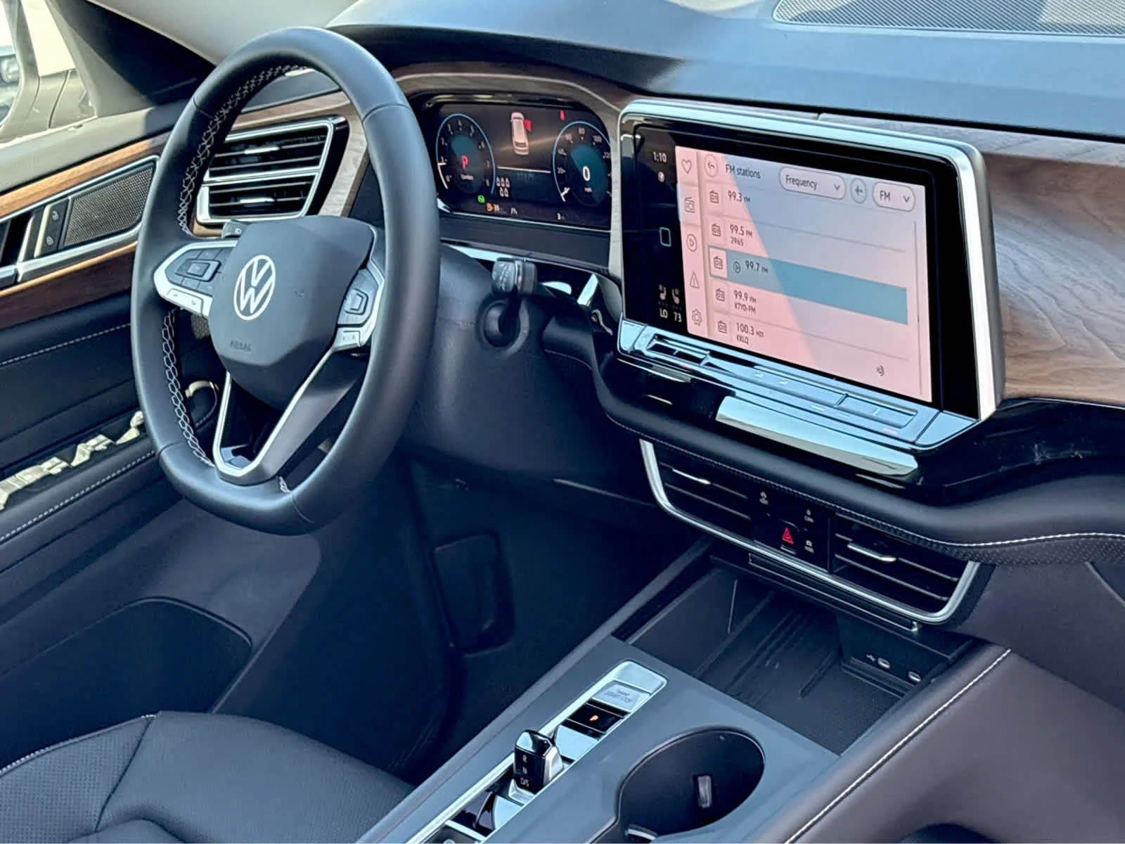New 2026 OPAL WHITE Volkswagen 2.0T SE image 24