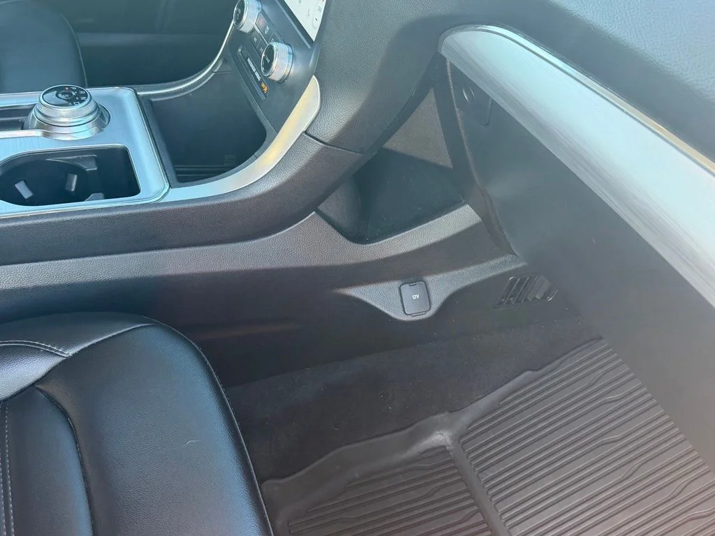 Used 2022 Red Ford SEL image 28