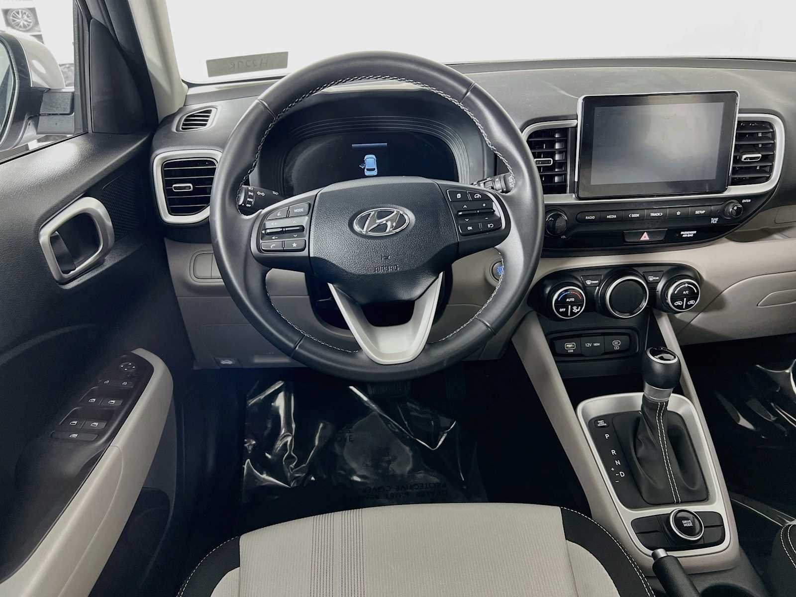 Used 2025 Shimmering Silver Hyundai SEL image 22