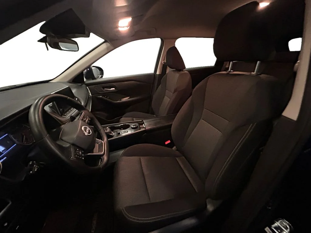 Used 2025 Deep Ocean Blue Pearl Nissan SV image 10