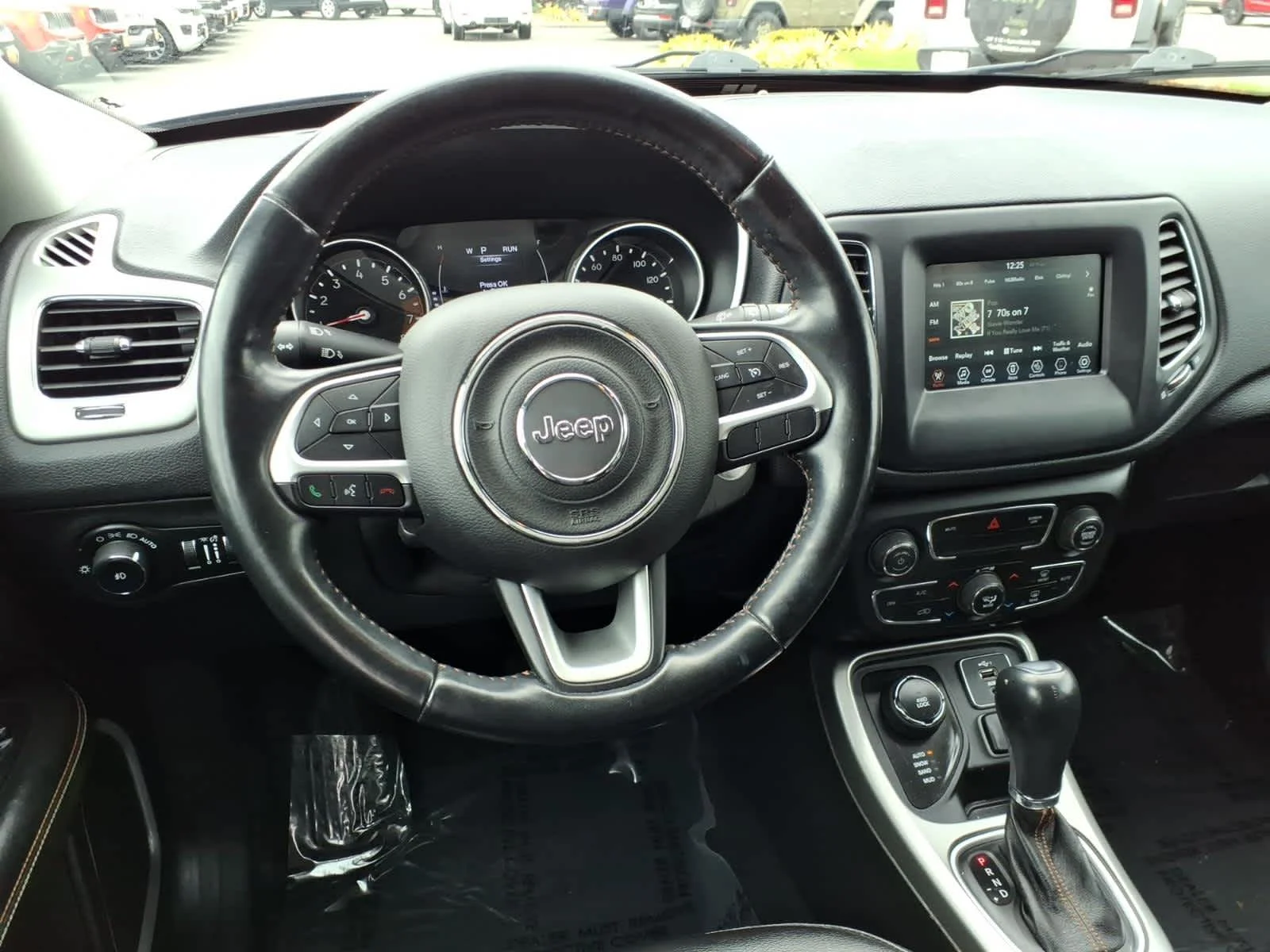 Certified Used 2020 Jazz Blue Pearlcoat Jeep Latitude image 14