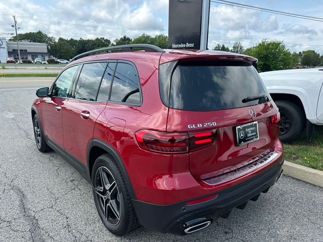 New 2026 MANUFAKTUR Patagonia Red Metallic Mercedes-Benz GLB 250 image 3