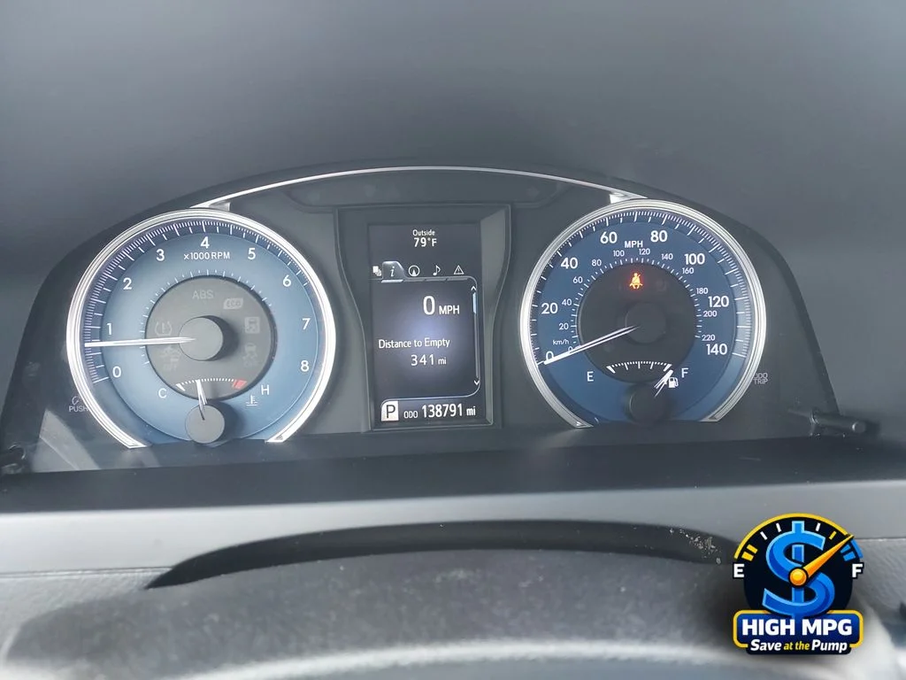 Used 2017 Silver Toyota XLE image 26