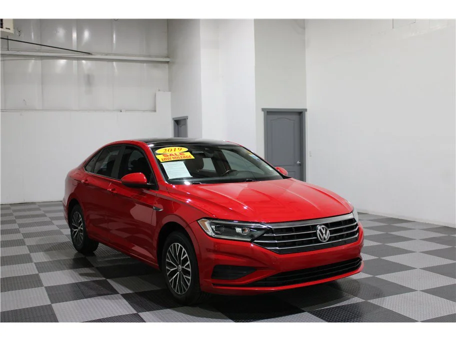 Used 2019 Red Volkswagen SEL image 3