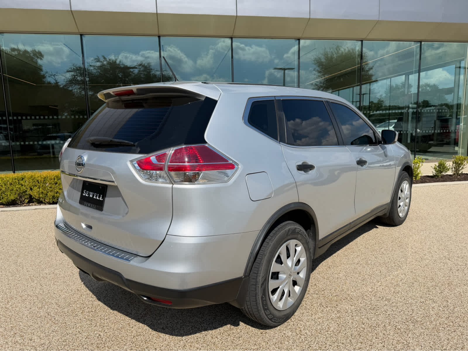 Used 2016 Brilliant Silver Nissan S image 5