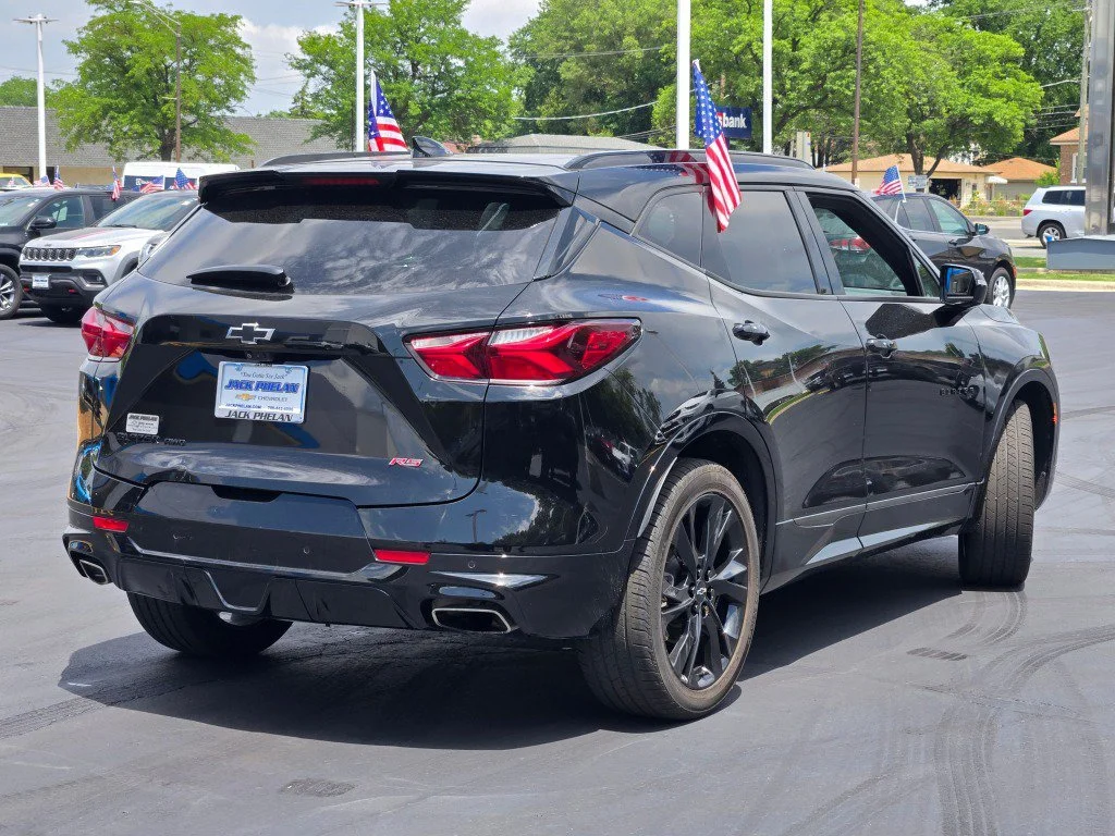 Used 2021 BLACK Chevrolet RS image 12