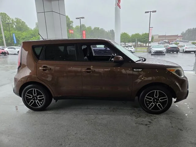 Used 2016 Silver Kia Base image 9