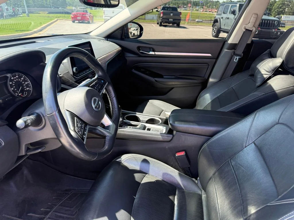 Used 2020 Gray Nissan 2.5 Platinum image 4