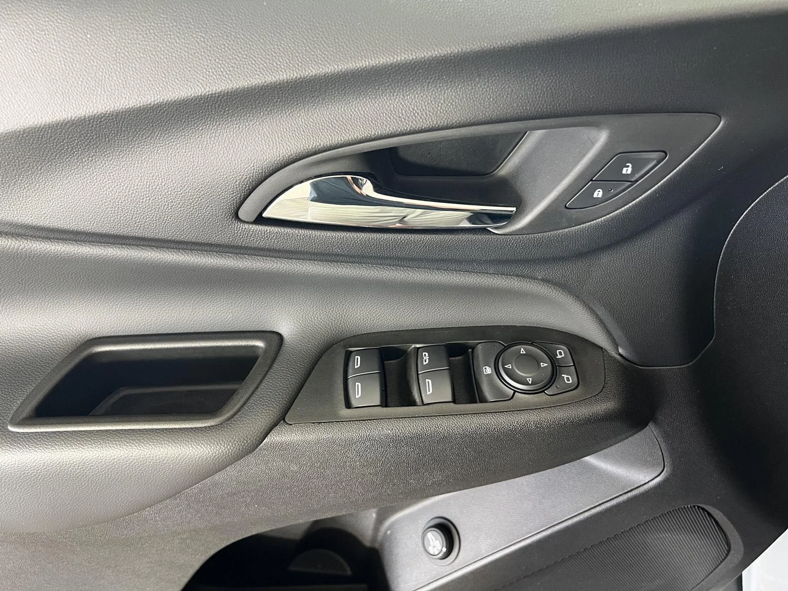 Used 2024 Summit White Chevrolet LT image 8