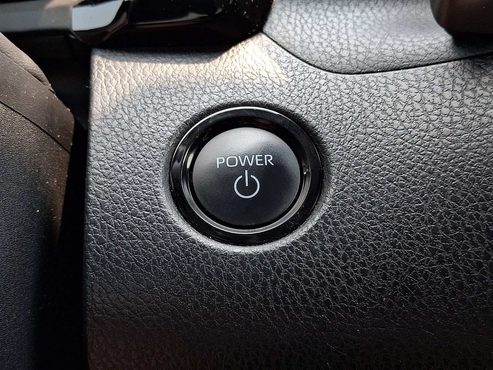 Used 2025 Wind Chill Pearl   089 Toyota LE image 25