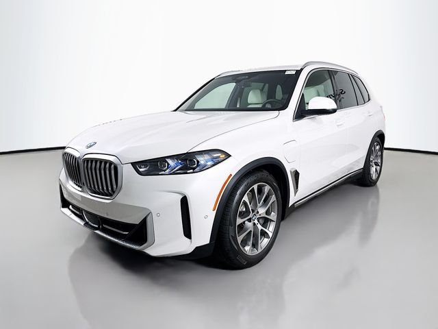 New 2026 White Metallic BMW xDrive50e image 3