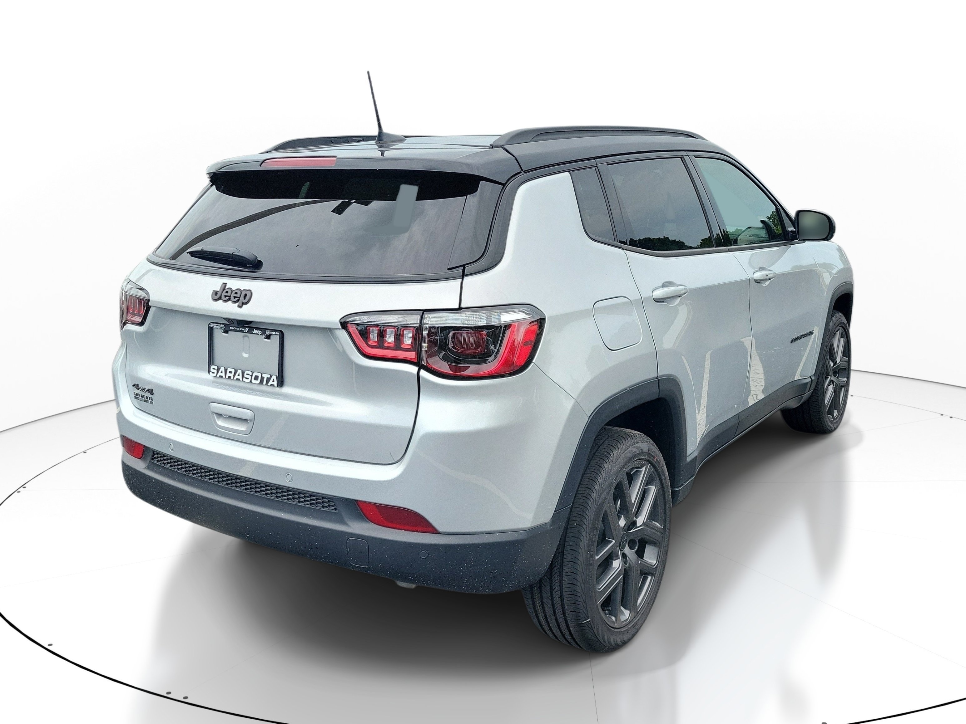 New 2026 Silver Zynith Metallic Clear-Coat Exterior Paint Jeep Limited Altitude image 6