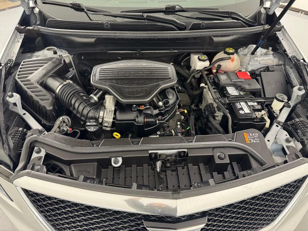 Used 2020 Radiant Silver Metallic Cadillac Sport image 26