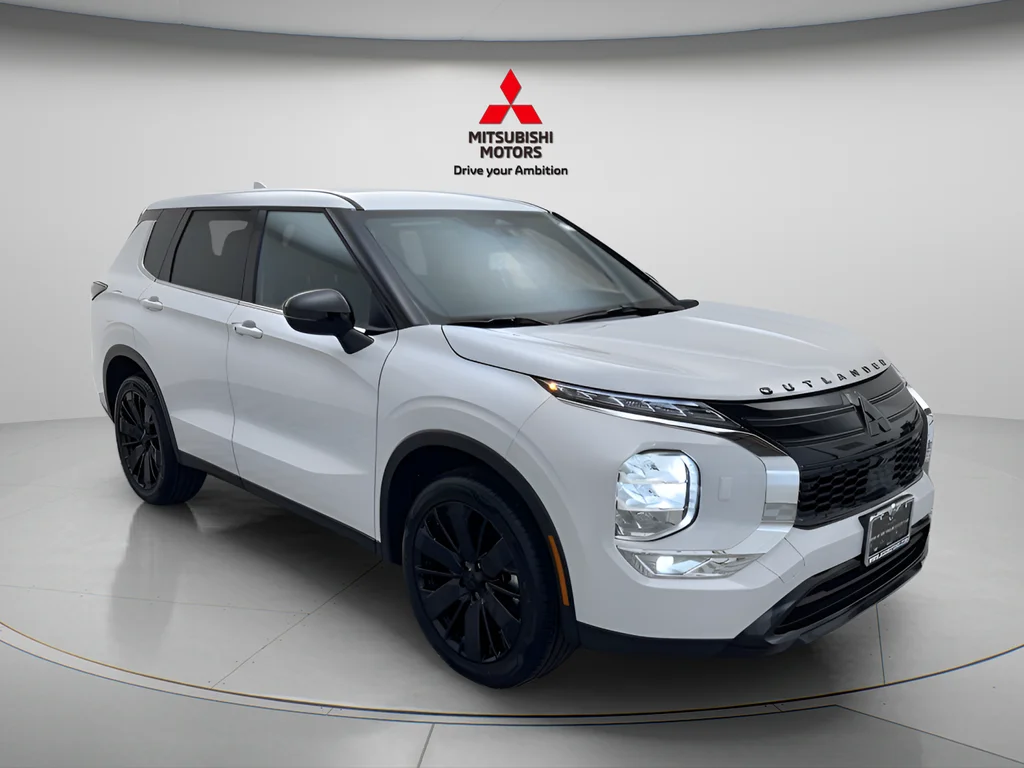 New 2026 White Diamond Mitsubishi LE image 3