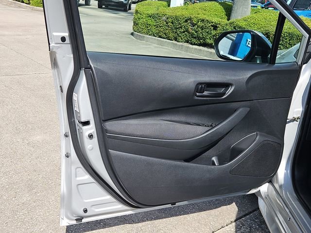 Used 2023  Toyota LE image 16