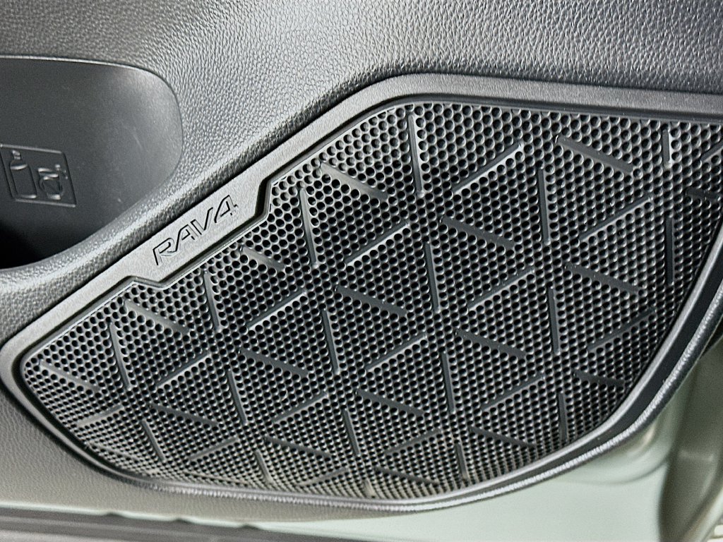 Used 2019  Toyota XLE image 18