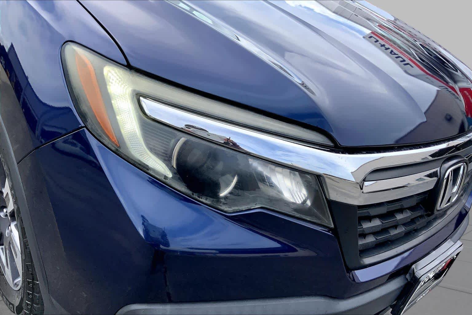 Used 2019 Obsidian Blue Pearl Honda RTL-T image 28