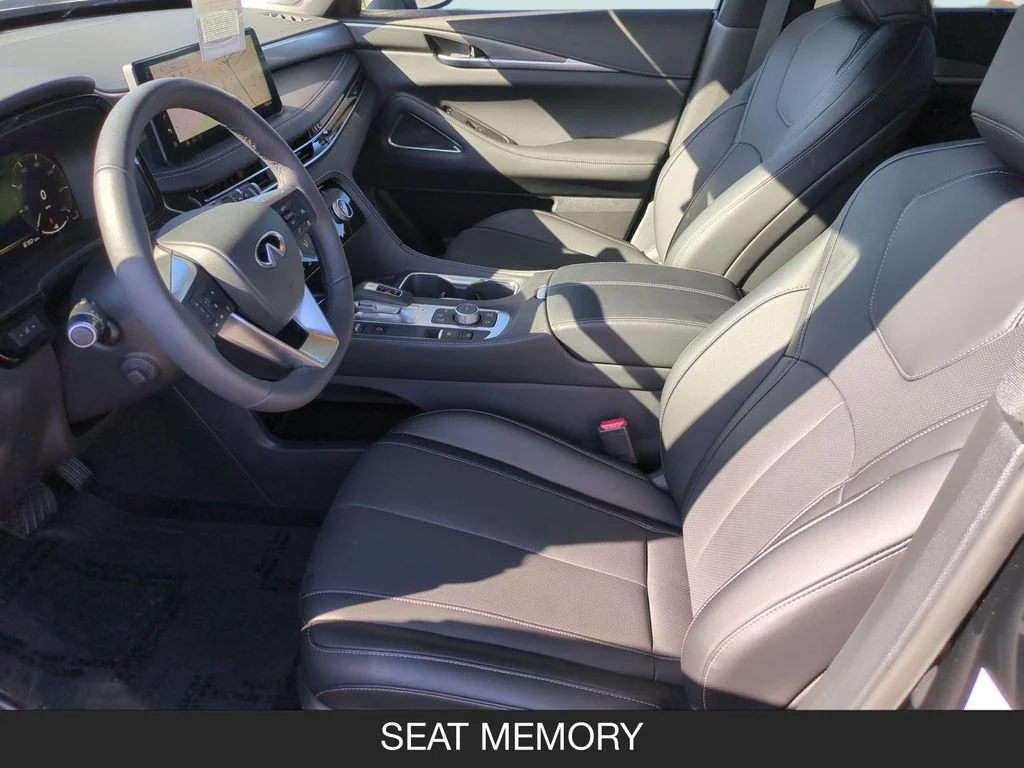Used 2026 Black INFINITI LUXE image 14