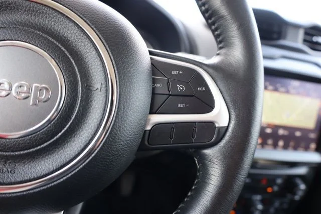 Used 2023 White Jeep Latitude image 28