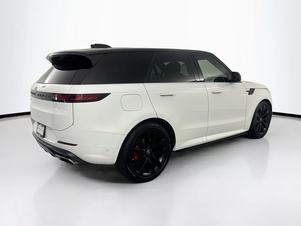 Used 2024 White Land Rover Dynamic SE image 5