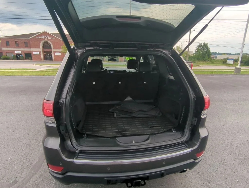 Used 2020 Gray Jeep Limited image 25