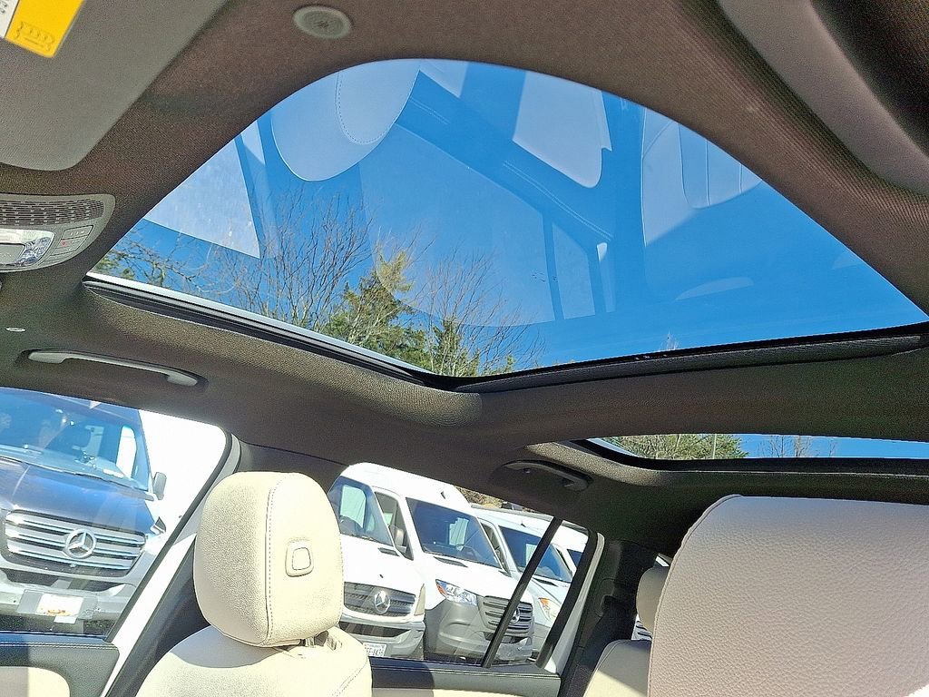 New 2026 Polar White Mercedes-Benz GLB 250 image 27