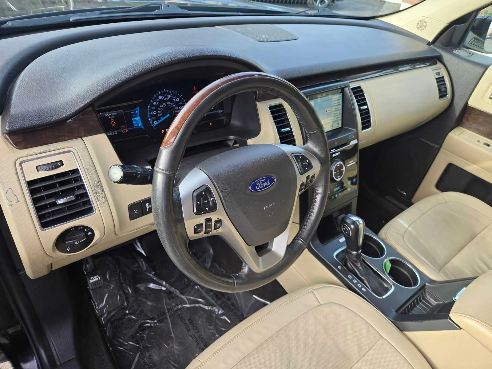 Used 2019  Ford Limited image 11