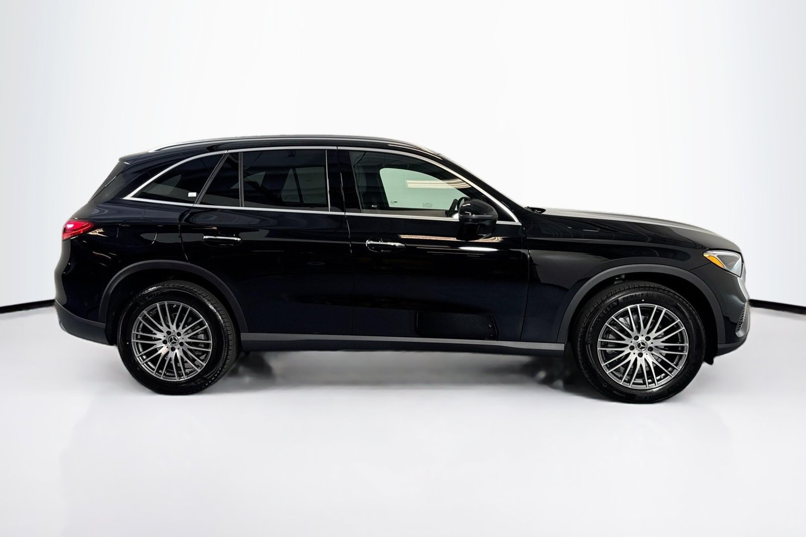 New 2026 Black Mercedes-Benz GLC 300 image 4