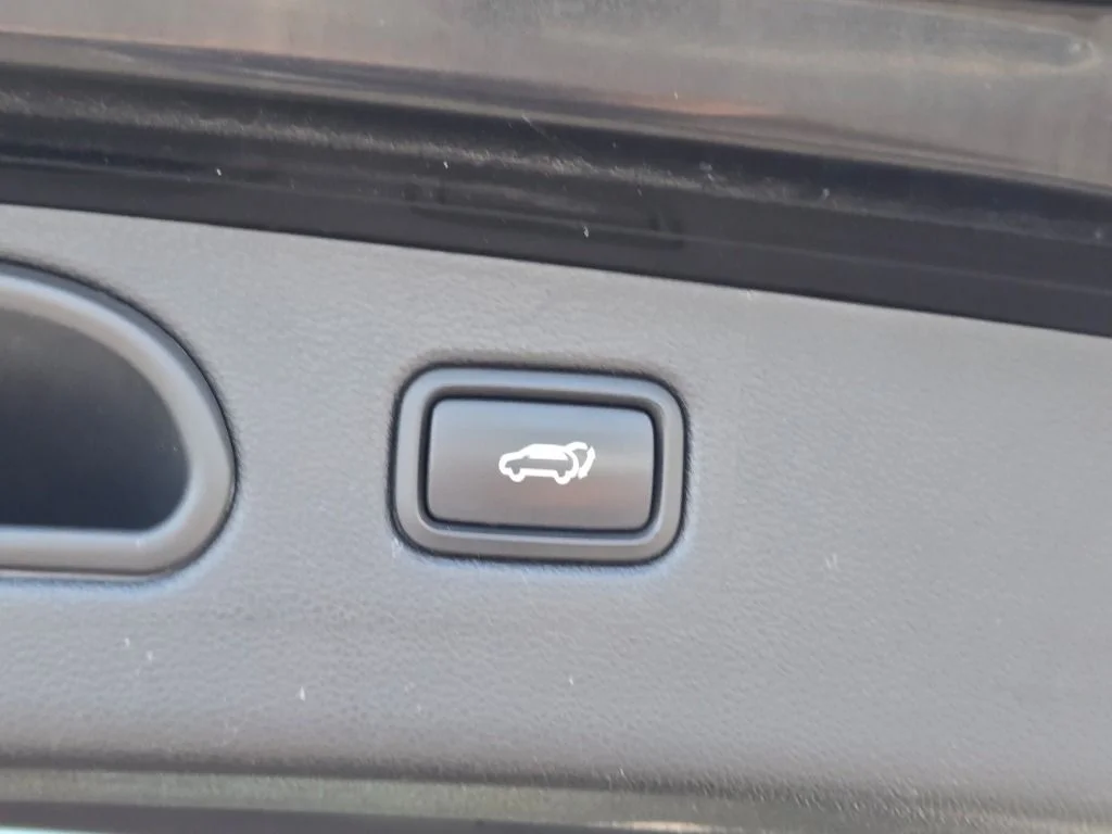 Used 2021 Black Hyundai Ultimate image 14