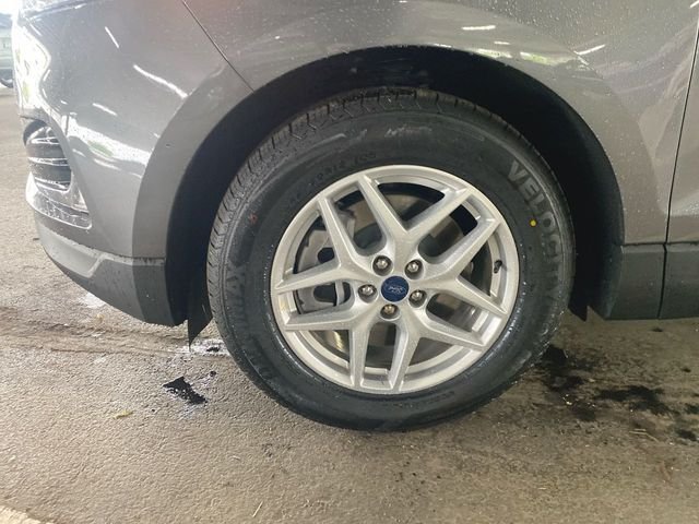 Used 2022 Gray Ford SEL image 10